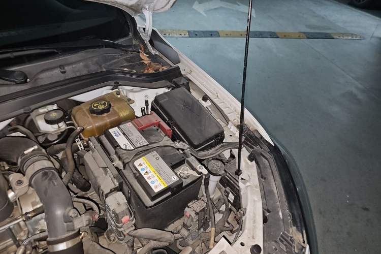 Used Chevrolet Monza 2019 RS 330T Automatic Comfort Edition China VI Standard Engine Bay Left