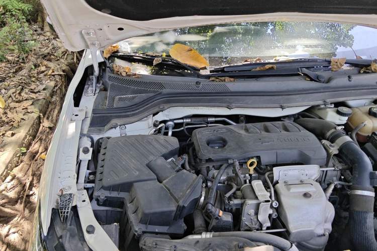 Used Chevrolet Monza 2019 RS 330T Automatic Comfort Edition China VI Standard Engine Bay Right
