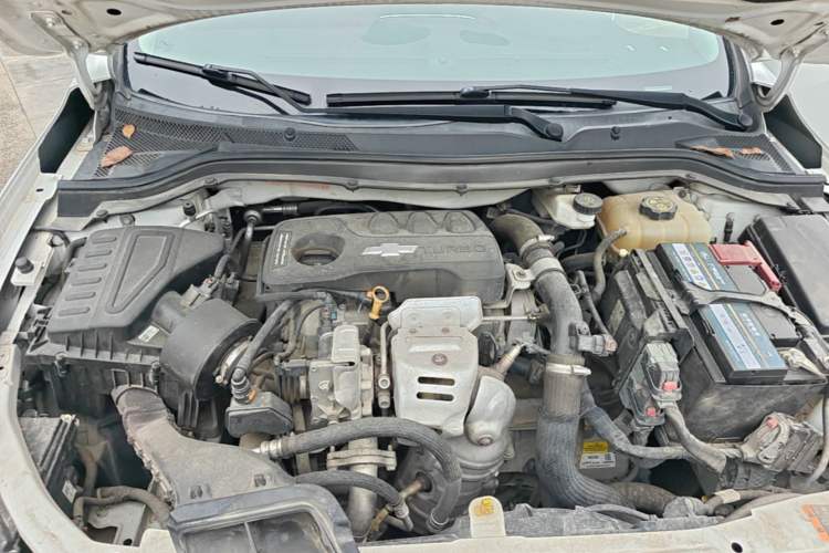 Used Chevrolet Monza 2019 Redline 320T Dual-Clutch Sporty Version China VI Standard Engine Bay