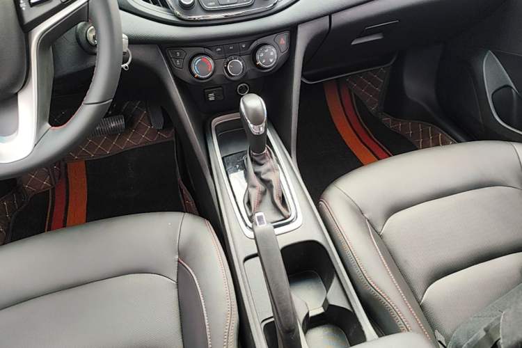 Used Chevrolet Monza 2019 Redline 320T Dual-Clutch Sporty Version China VI Standard Gear Lever