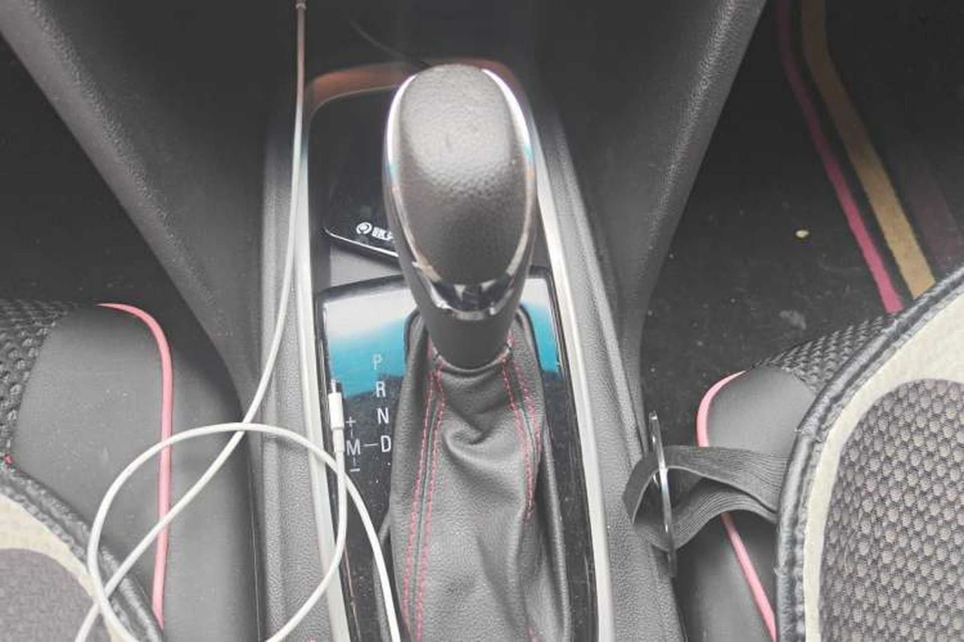 Used Chevrolet Monza 2019 Redline 320T Dual-Clutch Joyful Edition China VI Standard Gear Lever