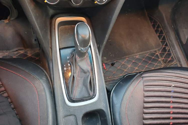 Used Chevrolet Monza 2019 Redline 320T Dual-Clutch Joyful Edition China VI Standard Gear Lever