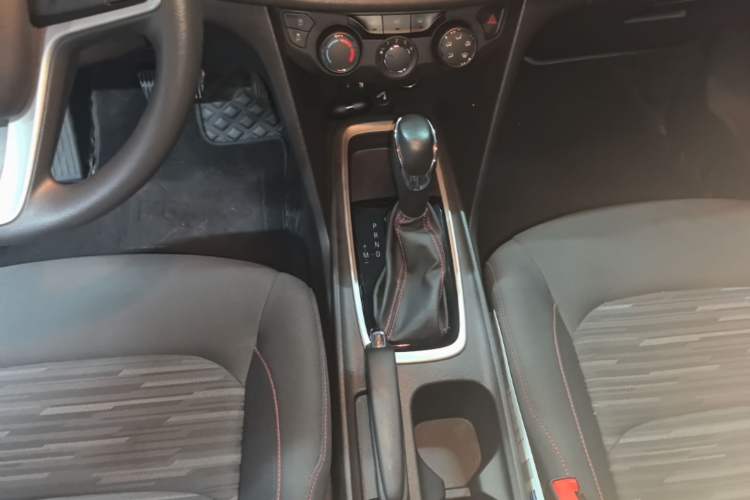 Used Chevrolet Monza 2019 Redline 320T Dual-Clutch Joyful Edition China VI Standard Gear Lever