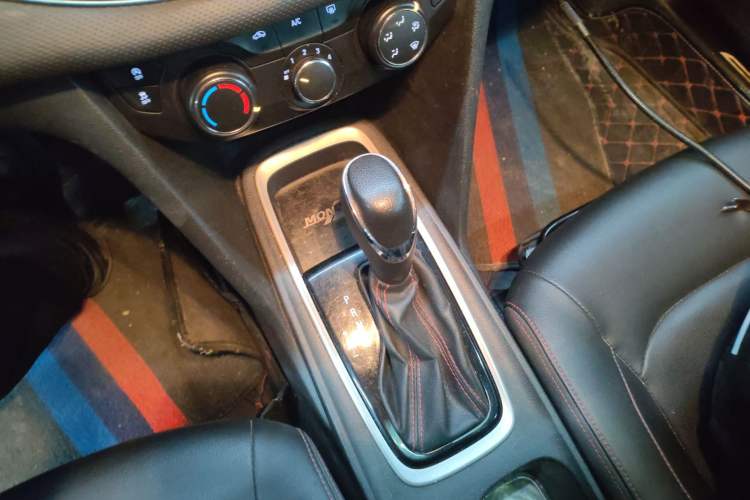 Used Chevrolet Monza 2019 Redline 320T Dual-Clutch Sporty Version China VI Standard Gear Lever