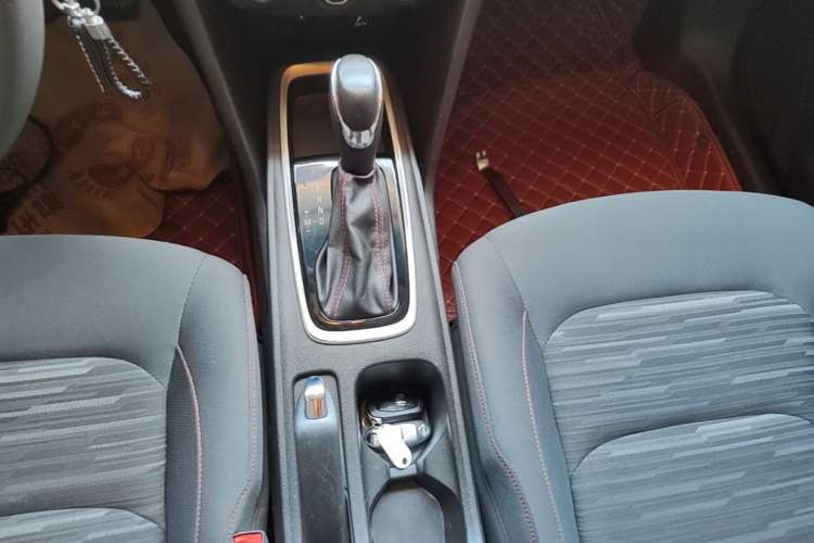 Used Chevrolet Monza 2019 Redline 320T Dual-Clutch Joyful Edition China VI Standard Gear Lever