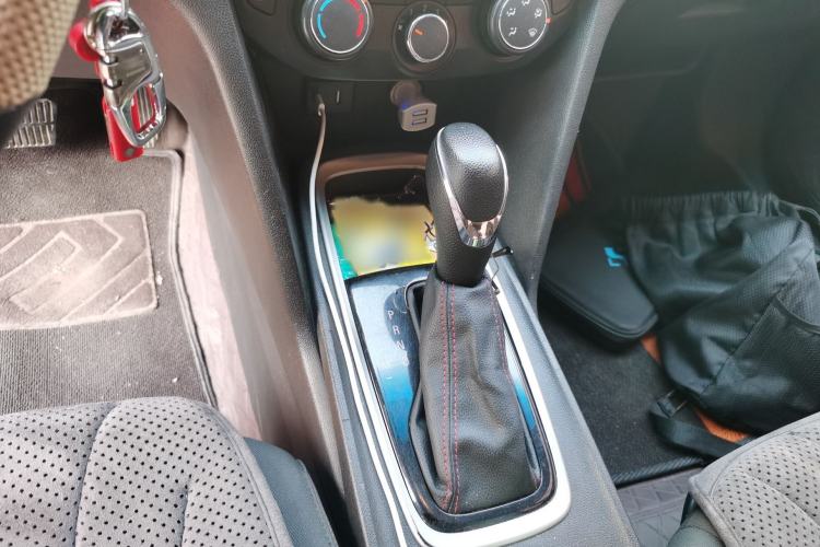Used Chevrolet Monza 2019 Redline 320T Dual-Clutch Joyful Edition China VI Standard Gear Lever