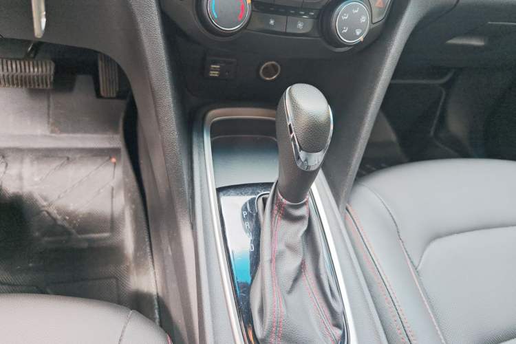 Used Chevrolet Monza 2019 RS 330T Automatic Comfort Edition China VI Standard Gear Lever
