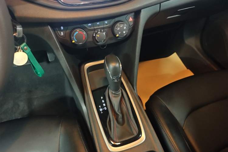 Used Chevrolet Monza 2019 Redline 320T Dual-Clutch Joyful Edition China VI Standard Gear Lever