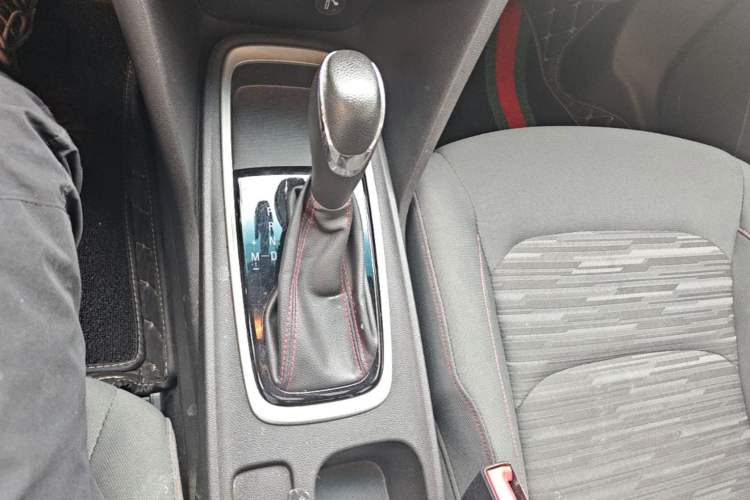Used Chevrolet Monza 2019 Redline 320T Dual-Clutch Joyful Edition China VI Standard Gear Lever