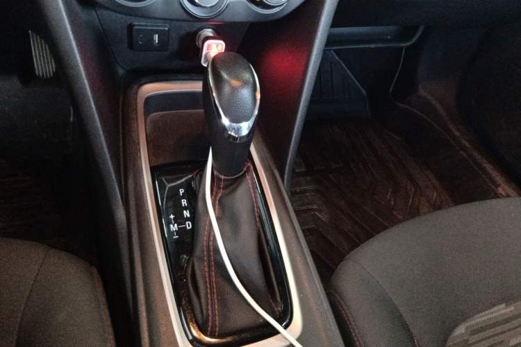Used Chevrolet Monza 2019 Redline 320T Dual-Clutch Joyful Edition China VI Standard Gear Lever