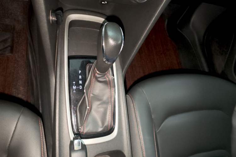 Used Chevrolet Monza 2019 Redline 320T Dual-Clutch Sporty Version China VI Standard Gear Lever