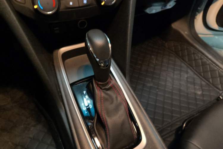 Used Chevrolet Monza 2019 RS 330T Automatic Comfort Edition China VI Standard Gear Lever