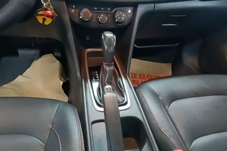 Used Chevrolet Monza 2019 Redline 320T Dual-Clutch Sporty Version China VI Standard Gear Lever