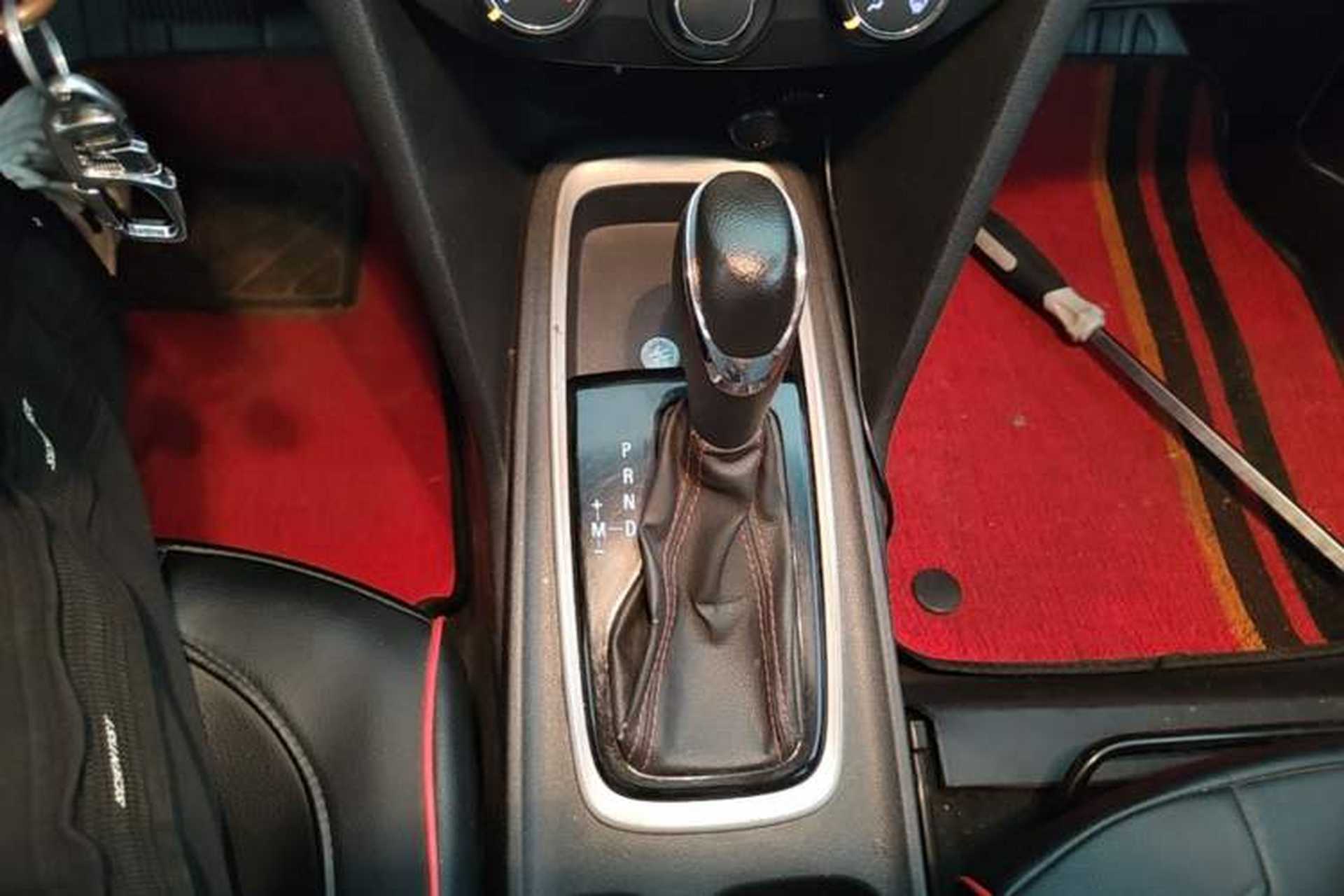 Used Chevrolet Monza 2019 Redline 320T Dual-Clutch Joyful Edition China VI Standard Gear Lever