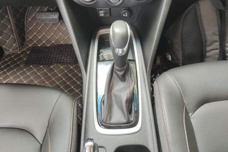 Used Chevrolet Monza 2019 Redline 320T Dual-Clutch Sporty Version China VI Standard Gear Lever