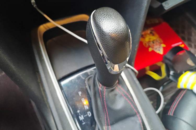 Used Chevrolet Monza 2019 Redline 320T Dual-Clutch Joyful Edition China VI Standard Gear Lever