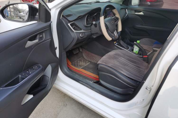 Used Chevrolet Monza 2019 Redline 320T Dual-Clutch Joyful Edition China VI Standard Interior 3