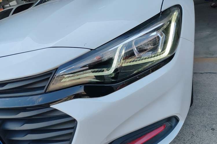 Used Chevrolet Monza 2019 Redline 320T Dual-Clutch Joyful Edition China VI Standard Left Front Headlight