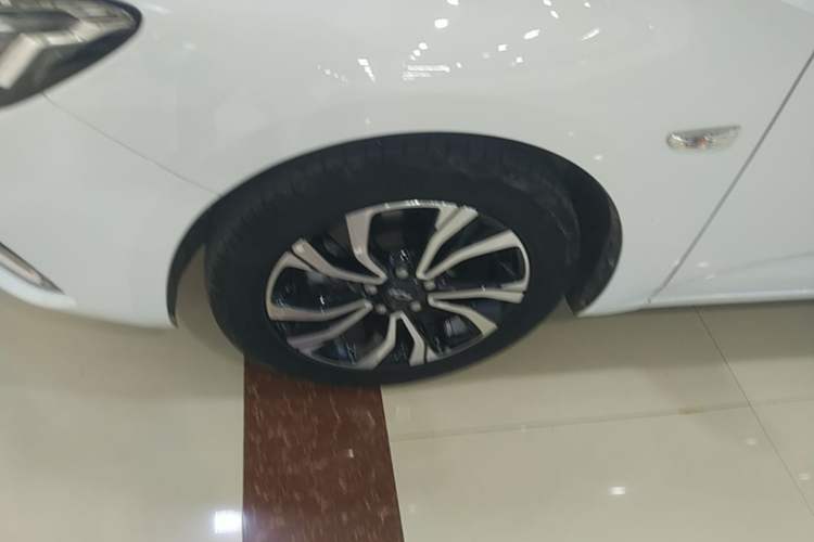 Used Chevrolet Monza 2019 RS 330T Automatic Comfort Edition China VI Standard Left Front Wheel Hub