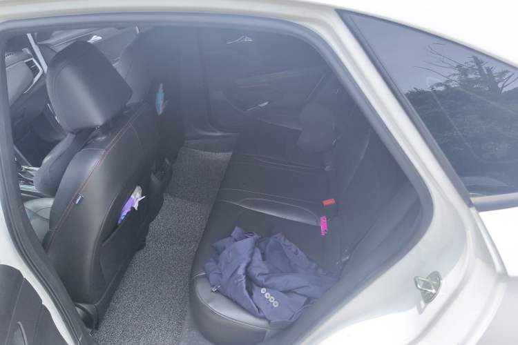 Used Chevrolet Monza 2019 RS 330T Automatic Comfort Edition China VI Standard Left Rear Seat
