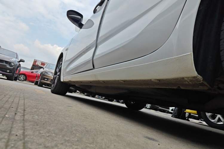 Used Chevrolet Monza 2019 RS 330T Automatic Comfort Edition China VI Standard Left Side Sill