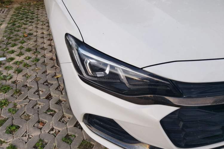 Used Chevrolet Monza 2019 RS 330T Automatic Comfort Edition China VI Standard Right Front Headlight