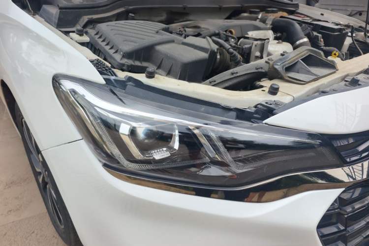 Used Chevrolet Monza 2019 RS 330T Automatic Comfort Edition China VI Standard Right Front Headlight