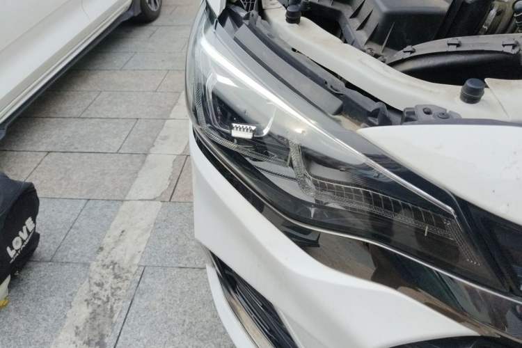 Used Chevrolet Monza 2019 RS 330T Automatic Comfort Edition China VI Standard Right Front Headlight