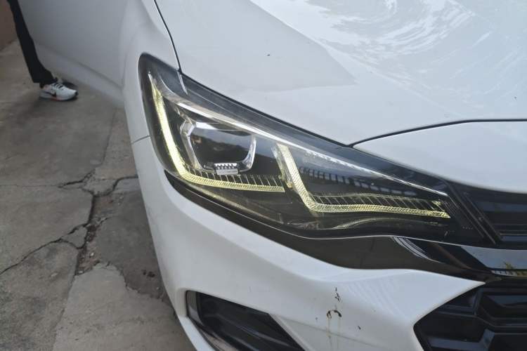 Used Chevrolet Monza 2019 RS 330T Automatic Comfort Edition China VI Standard Right Front Headlight