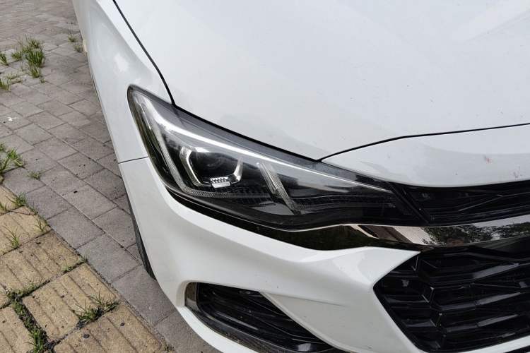 Used Chevrolet Monza 2019 RS 330T Automatic Comfort Edition China VI Standard Right Front Headlight