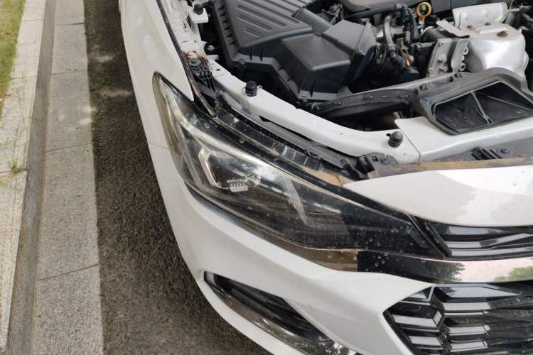 Used Chevrolet Monza 2019 RS 330T Automatic Comfort Edition China VI Standard Right Front Headlight