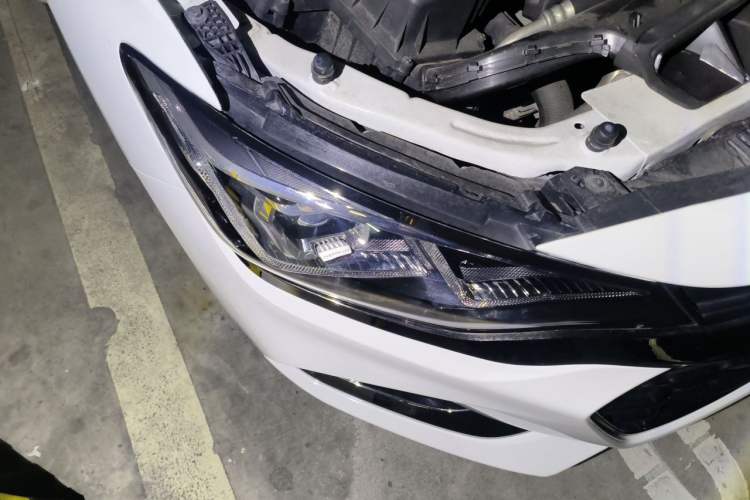Used Chevrolet Monza 2019 RS 330T Automatic Comfort Edition China VI Standard Right Front Headlight