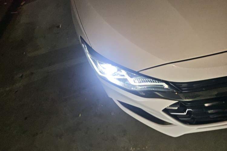 Used Chevrolet Monza 2019 RS 330T Automatic Comfort Edition China VI Standard Right Front Headlight