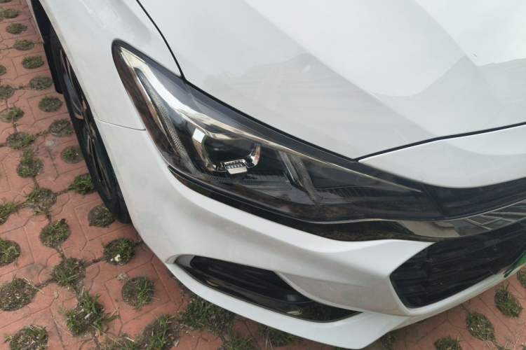 Used Chevrolet Monza 2019 RS 330T Automatic Comfort Edition China VI Standard Right Front Headlight