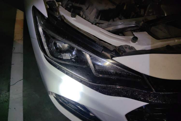 Used Chevrolet Monza 2019 RS 330T Automatic Comfort Edition China VI Standard Right Front Headlight
