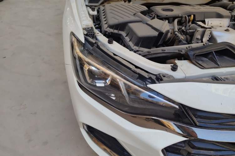 Used Chevrolet Monza 2019 RS 330T Automatic Sporty Edition China VI Standard Right Front Headlight