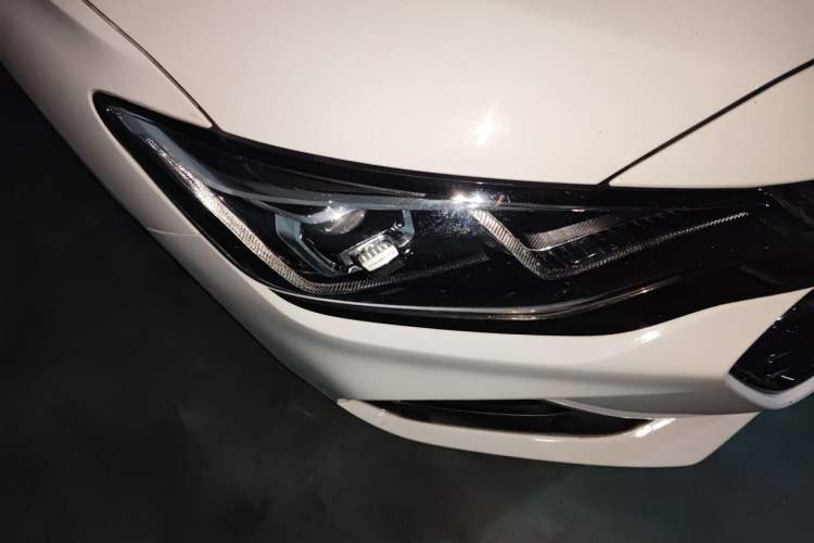 Used Chevrolet Monza 2019 RS 330T Automatic Sporty Edition China VI Standard Right Front Headlight