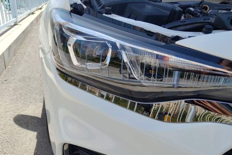 Used Chevrolet Monza 2019 RS 330T Automatic Sporty Edition China VI Standard Right Front Headlight