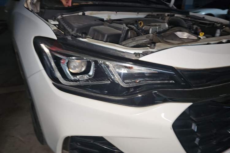 Used Chevrolet Monza 2019 RS 330T Automatic Comfort Edition China VI Standard Right Front Headlight