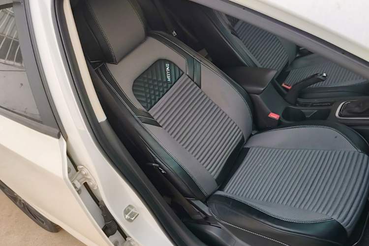 Used Chevrolet Monza 2019 Redline 320T Dual-Clutch Sporty Version China VI Standard Right Front Seat