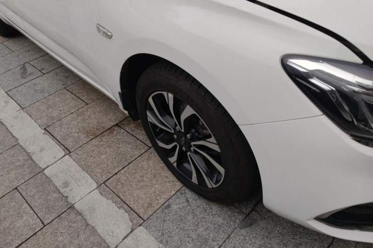 Used Chevrolet Monza 2019 RS 330T Automatic Comfort Edition China VI Standard Right Front Wheel Hub