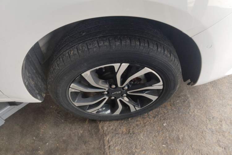 Used Chevrolet Monza 2019 RS 330T Automatic Sporty Edition China VI Standard Right Front Wheel Hub