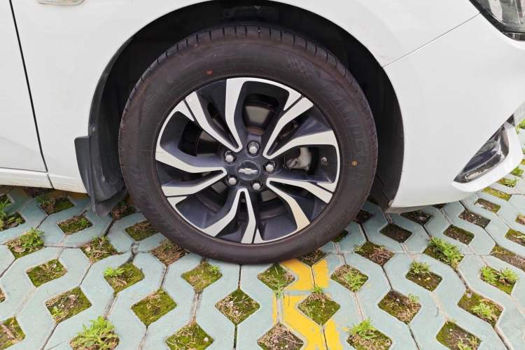 Used Chevrolet Monza 2019 RS 330T Automatic Comfort Edition China VI Standard Right Front Wheel Hub