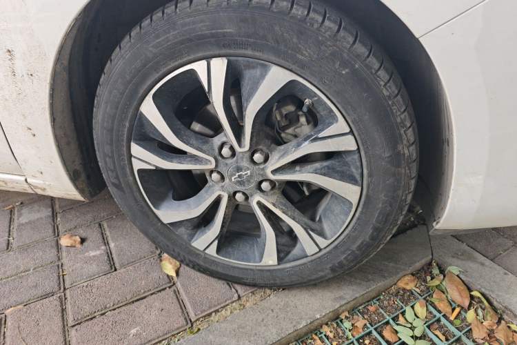 Used Chevrolet Monza 2019 RS 330T Automatic Comfort Edition China VI Standard Right Front Wheel Hub