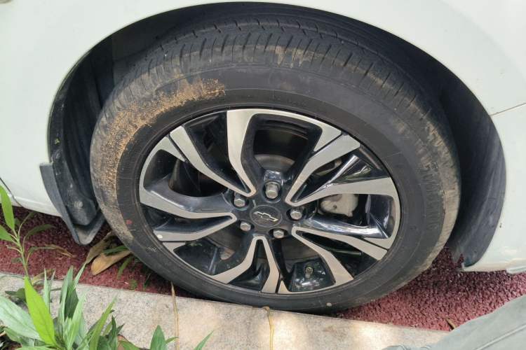 Used Chevrolet Monza 2019 RS 330T Automatic Comfort Edition China VI Standard Right Front Wheel Hub
