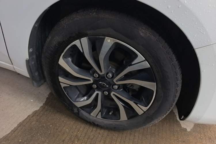Used Chevrolet Monza 2019 RS 330T Automatic Comfort Edition China VI Standard Right Front Wheel Hub