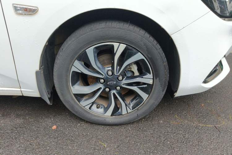 Used Chevrolet Monza 2019 RS 330T Automatic Comfort Edition China VI Standard Right Front Wheel Hub