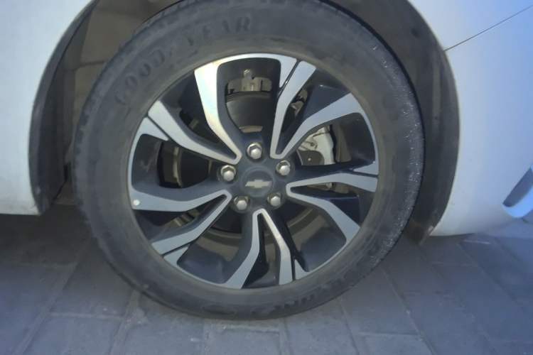 Used Chevrolet Monza 2019 RS 330T Automatic Comfort Edition China VI Standard Right Front Wheel Hub