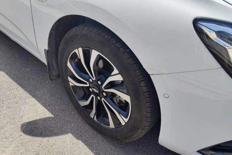 Used Chevrolet Monza 2019 RS 330T Automatic Sporty Edition China VI Standard Right Front Wheel Hub