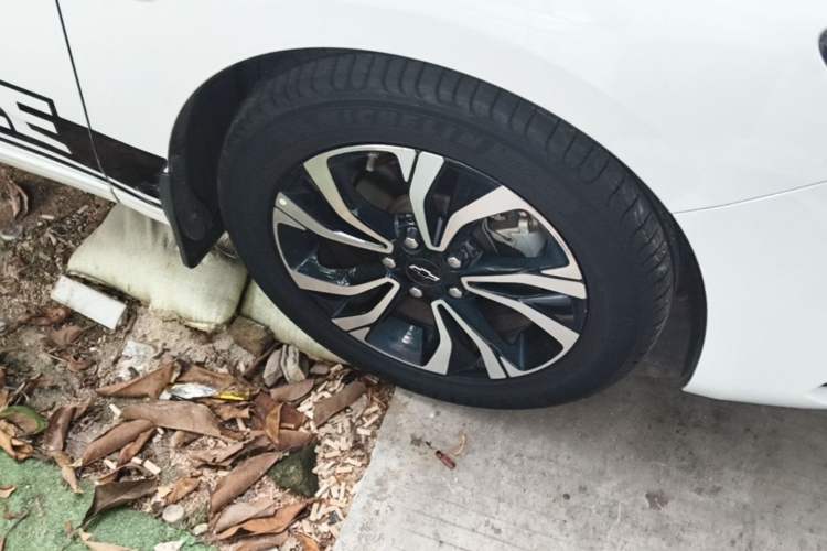 Used Chevrolet Monza 2019 RS 330T Automatic Comfort Edition China VI Standard Right Front Wheel Hub